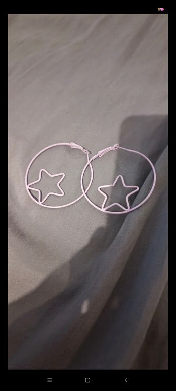 Boucle d'oreille mauve lila