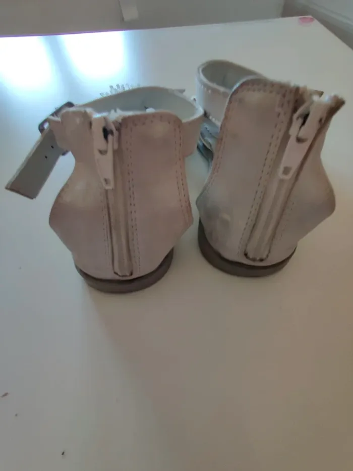 Nu pieds fille 31 - photo numéro 5