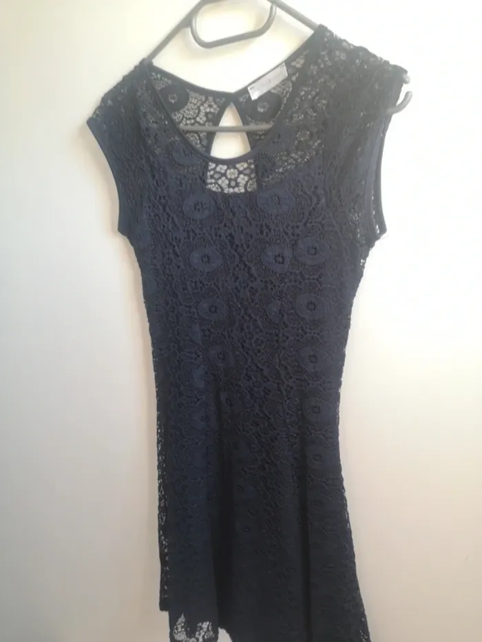 Robe dentelle bleue marine cache cache - photo numéro 4