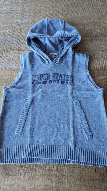 Pull à capuche sans manche