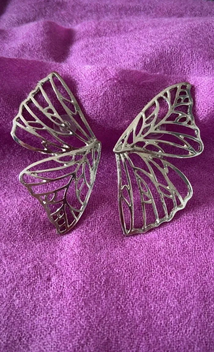 Boucles d'oreilles 🦋🩶 - photo numéro 2