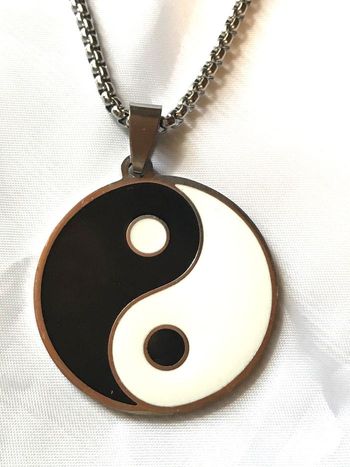 Collier Pendentif Points Virgules Blanches Noires Cercle Bijou Argenté Fantaisie Hommes Femmes