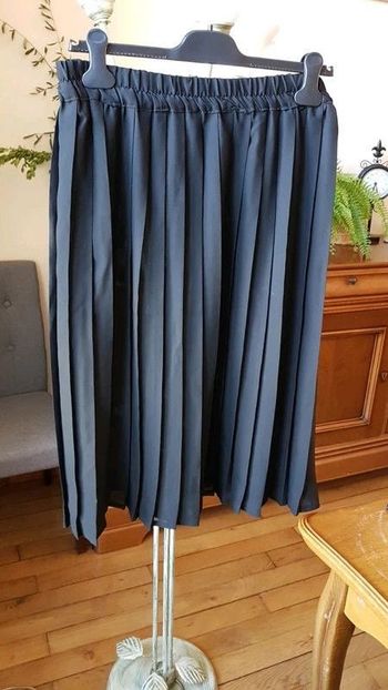 Jupe plissée noire taille 40/42