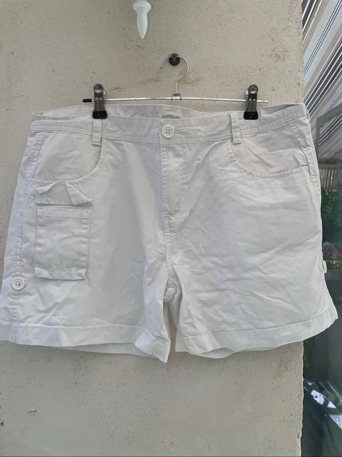 Short blanc