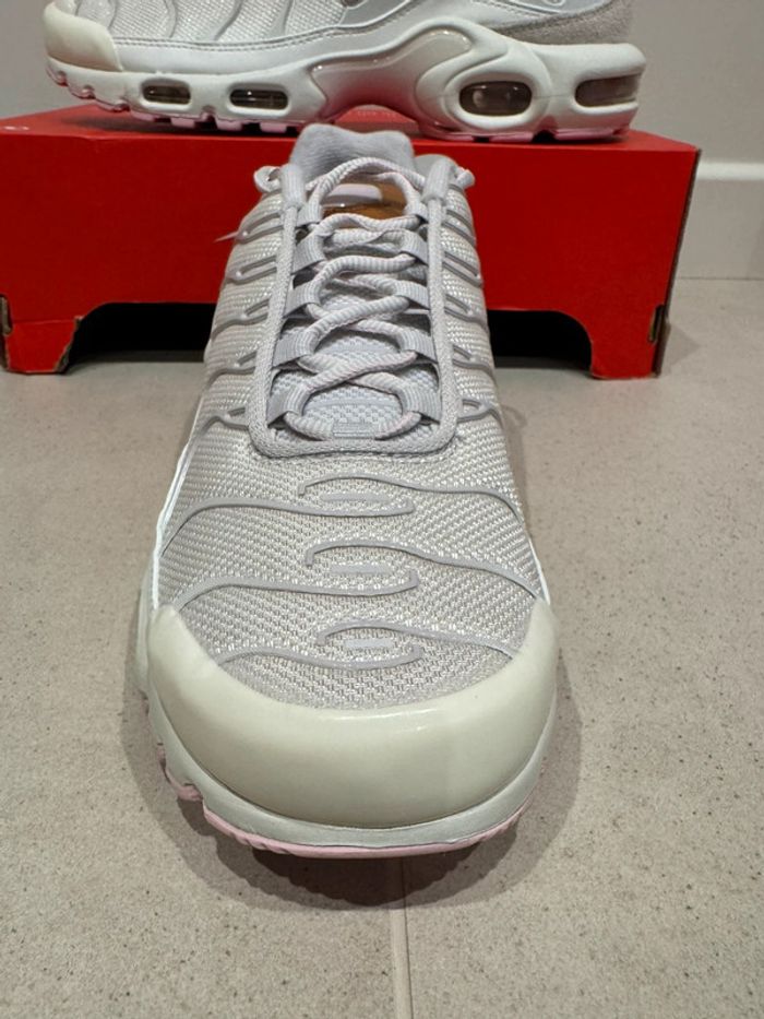 📢 À vendre : Nike Air Max Plus “Vast Grey Metallic Copper” (DD6612-001) 📢 - photo numéro 3