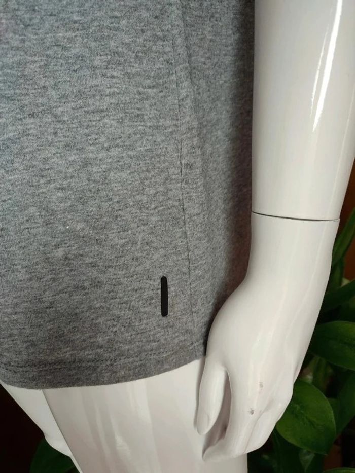 T shirt gris - photo numéro 3