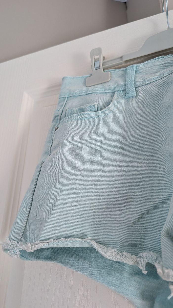 Short court bleu ciel taille 36 - photo numéro 3