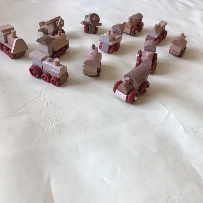 12 Véhicules en bois Kinder - photo numéro 2