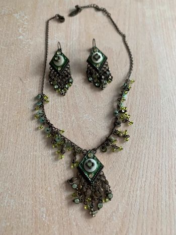 Ensemble boucles d’oreilles et collier(63)