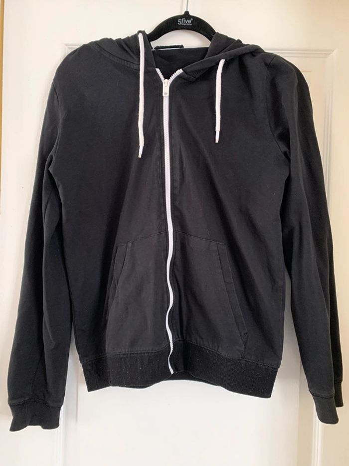 Sweet à capuche avec fermeture noir Terranova M
