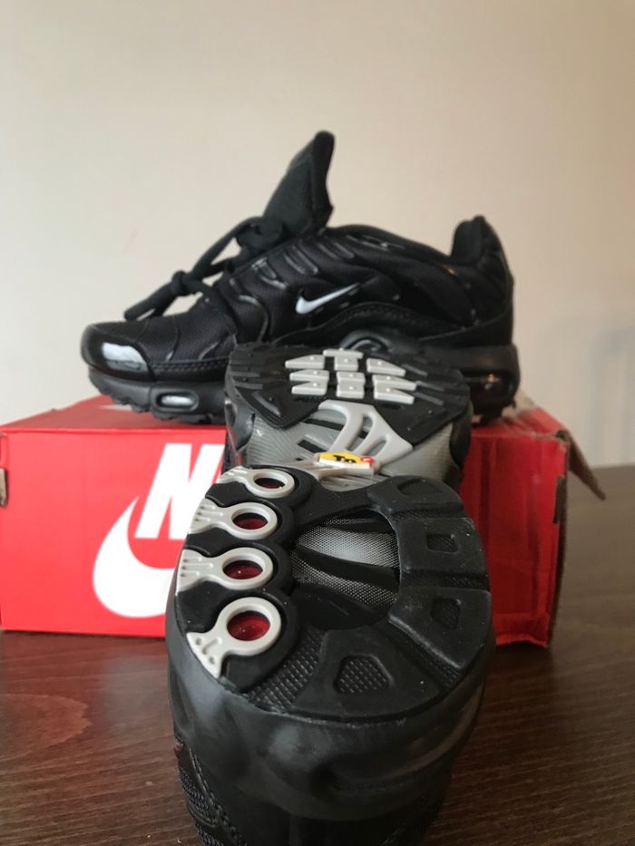 Tn noir taille 30 jamais porté neuf - photo numéro 2