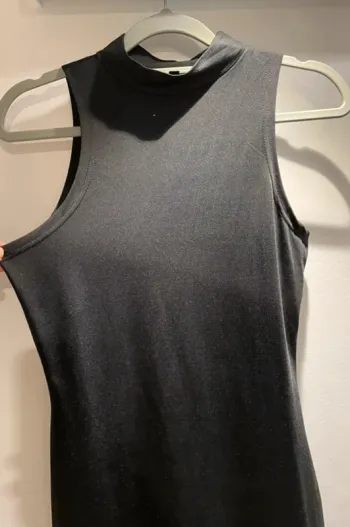 Robe noire sans manches – Taille 36 – Très bon état