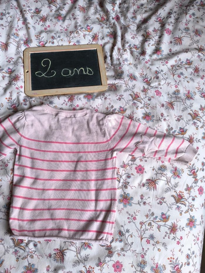 Pull fin taille 2 ans en très bon état
