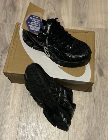 Asics Kayano noire neuve -39