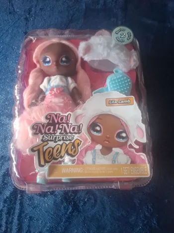 Poupée Na!Na!Na! Surprise ( 2 disponibles)