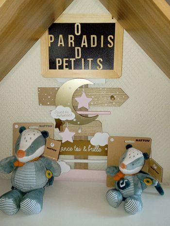 Grande et petite peluche musicale Félix le blaireau nattou 