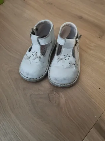 Chaussure sandales Salomé blanches