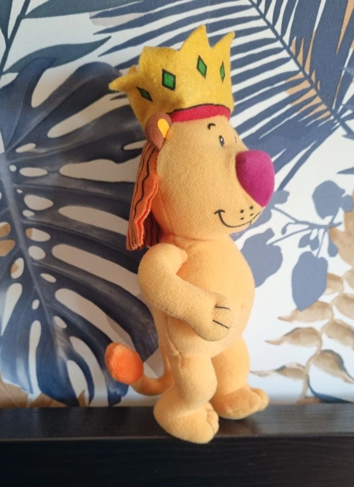 Figurine le roi lion et sa couronne - photo numéro 2