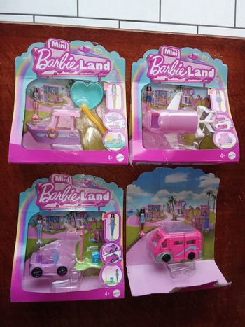 4 boîtes de jeux Mini Barbie Land
