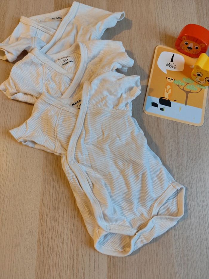 Lot de trois bodies