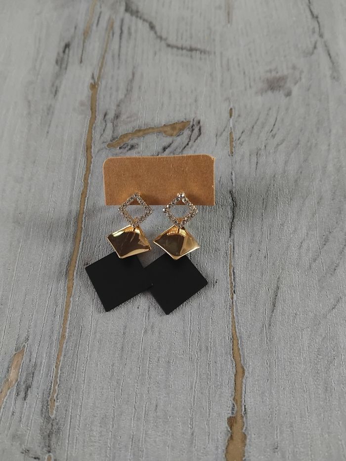 Boucles d'oreilles neuves