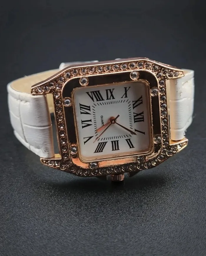 Montre rectangulaire, blanche, style ancien - photo numéro 2
