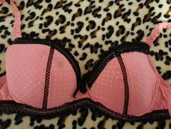 Soutien gorge rose noir Jennyfer 90 B