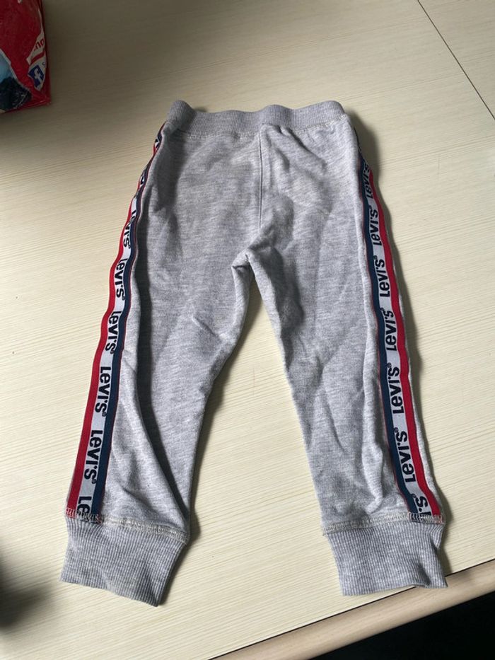 Pantalon levis