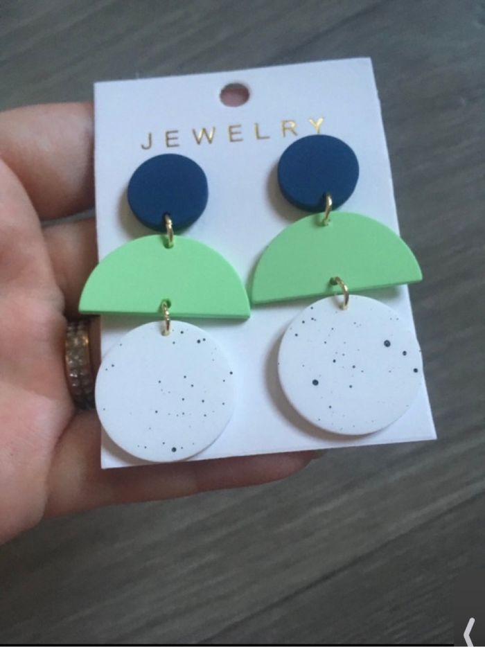 Boucles d’oreilles pendantes NEUVES pour femme forme géométrique - photo numéro 4