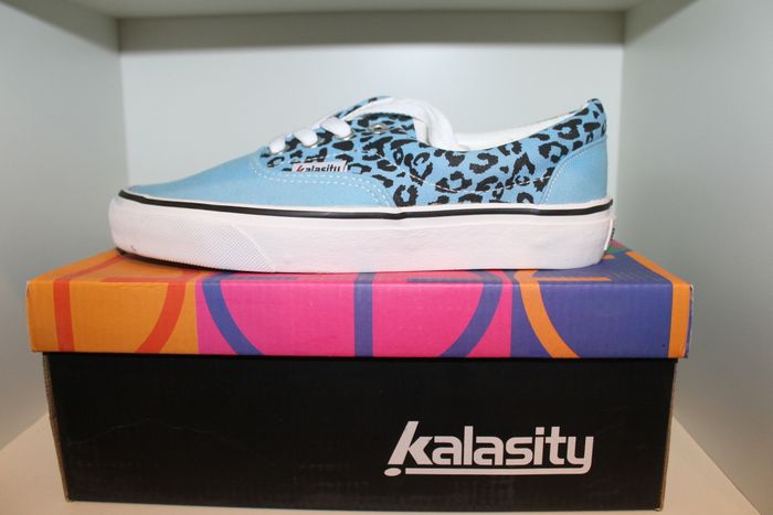 belle baskets basse bleu et noire 38