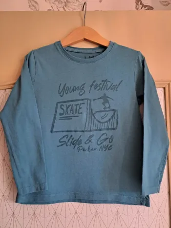 T-shirt garçon 6 ans la halle comme neuf bleu
