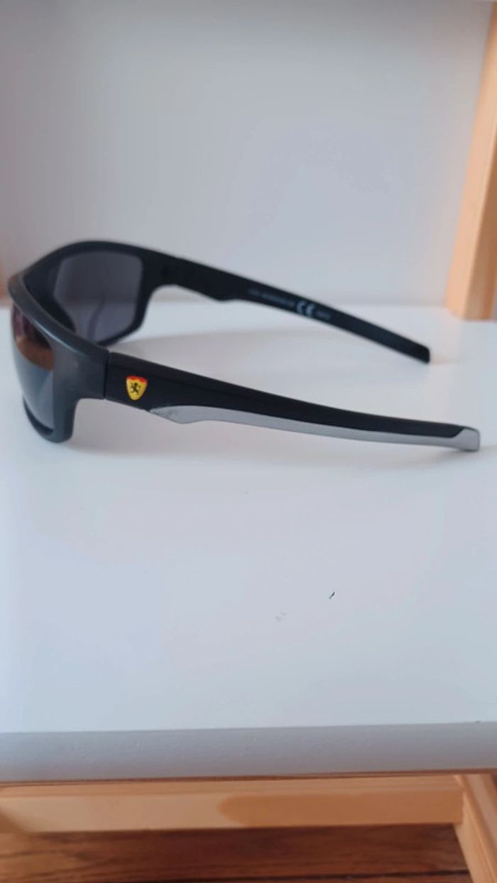 Lunettes de soleil Vintage Ferrari - photo numéro 5