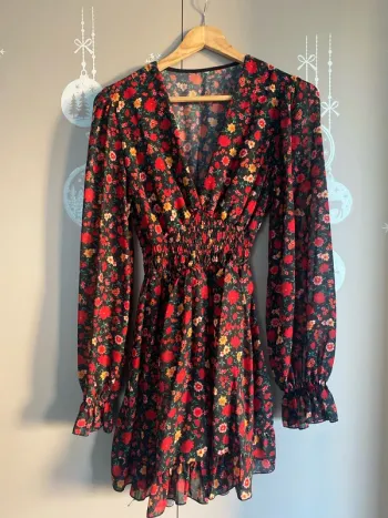 Jolie petite robe fleurie en voile - Taille S/M