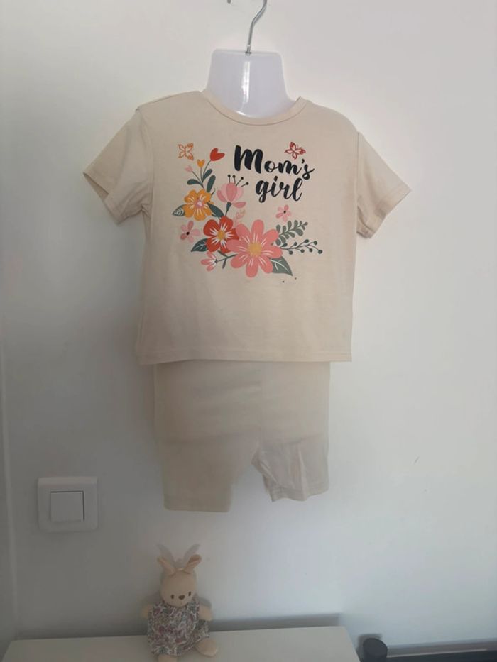 Ensemble T-shirt & Short “Mom’s Girl” 18/24 mois 👧