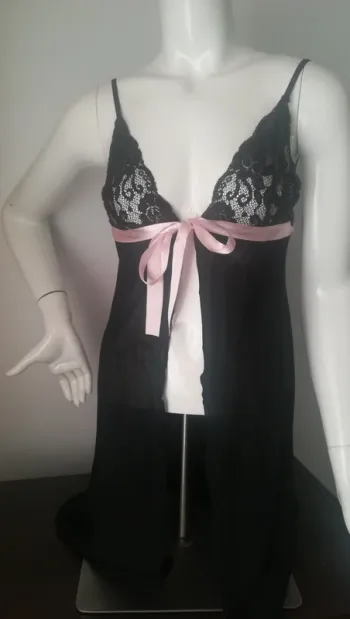 Nuisette noire ruban rose