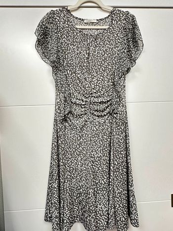 Robe Armand Thiery taupe et blanche