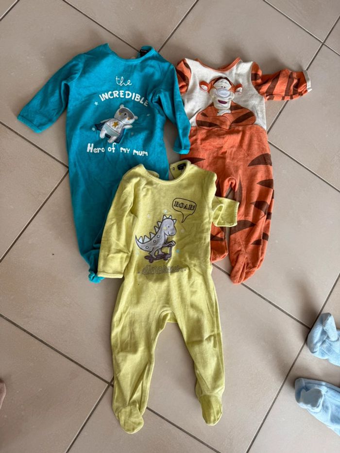 Lot de 14 pyjamas une pièce - photo numéro 2