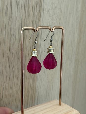 Boucles d'oreilles pendantes fushia