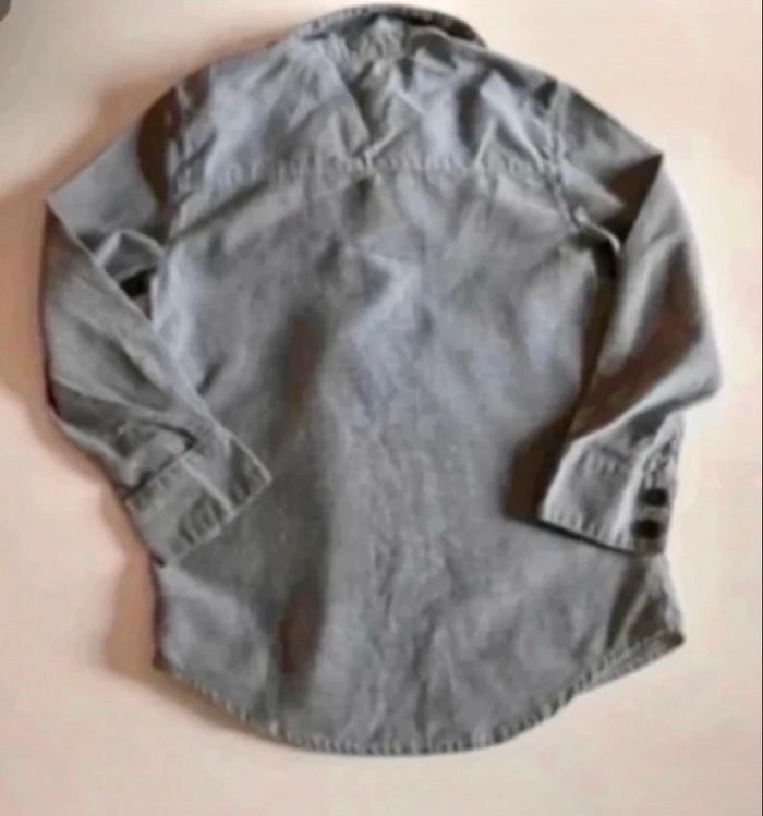 Chemise manches longues TRÈS BON ÉTAT taille 4 ans couleur gris - photo numéro 6