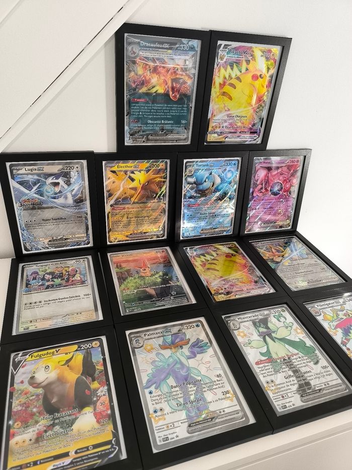 Cadre + carte pokémon officiel