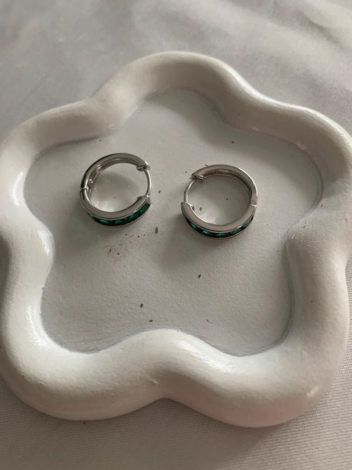 Boucles d’oreilles créoles vertes et argentées 17 mm - photo numéro 4