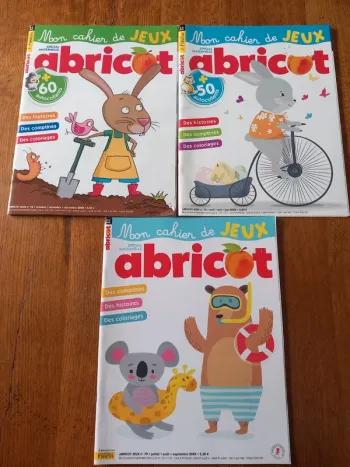 Cahiers de jeux "Abricot" Neufs.