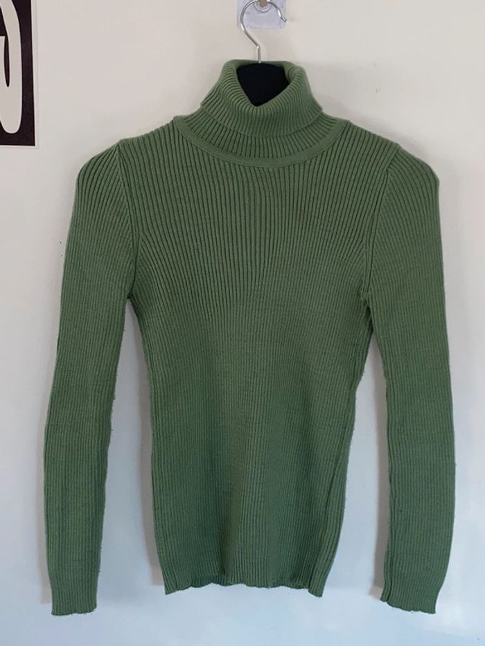 Pull col roulé vert