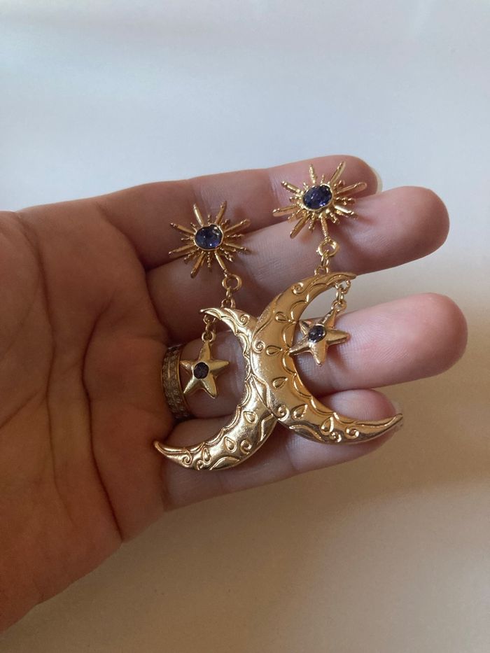 Boucles d’oreilles pendantes NEUVES pour femme forme de lune couleur doré - photo numéro 2