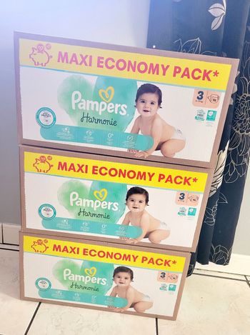 Lot de 3 giga packs de couches pampers harmonie taille 3