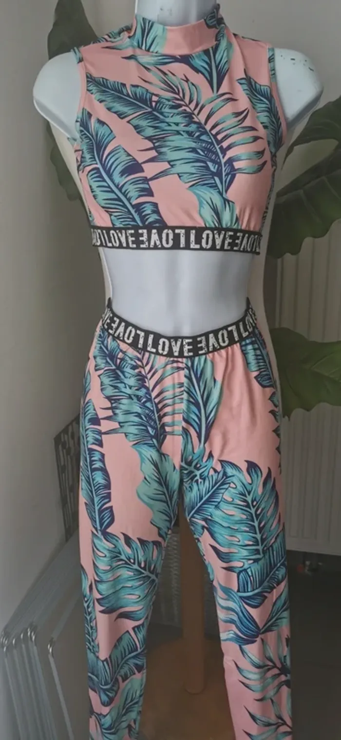 Tenue de sport T11/12ans