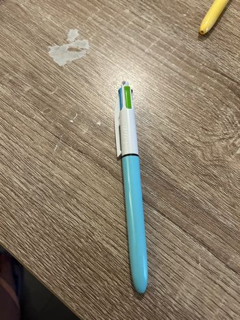 Stylo 4 couleurs bic