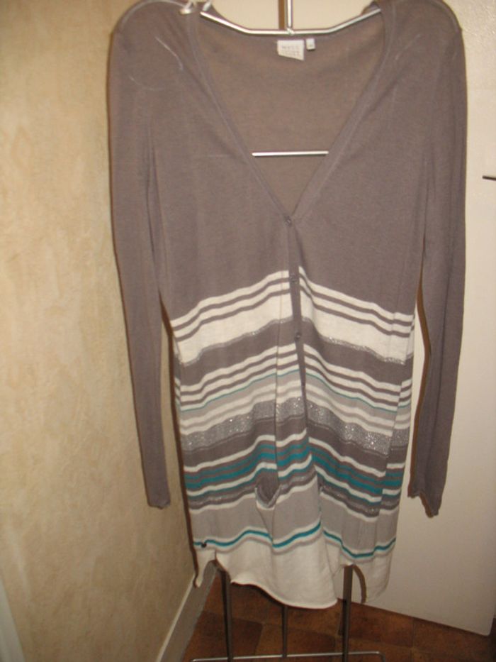 GILET LONG GRIS ET BLANC "TREND BY MISS CAPTAIN" - Taille 40 - n°01 - photo numéro 4