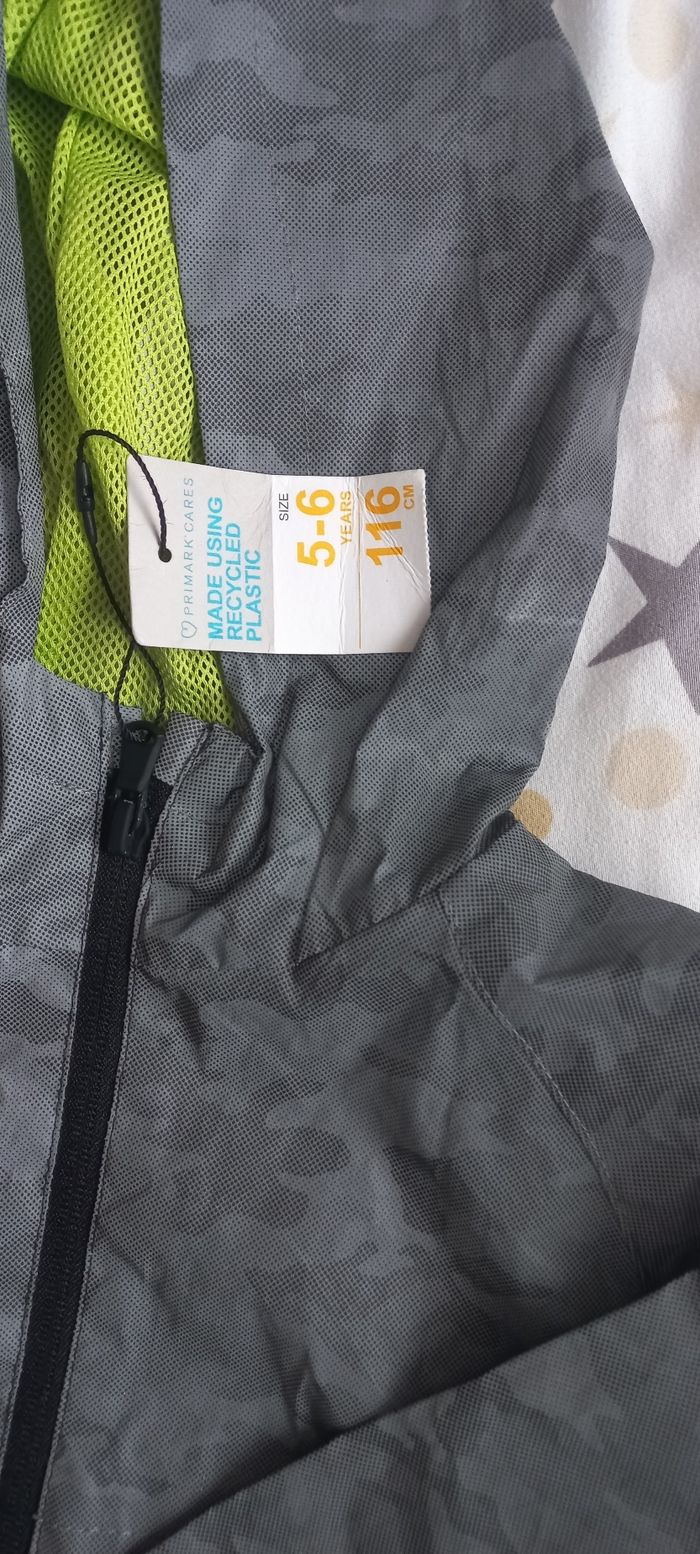 Veste coupe vent Primark 6 ans - photo numéro 2