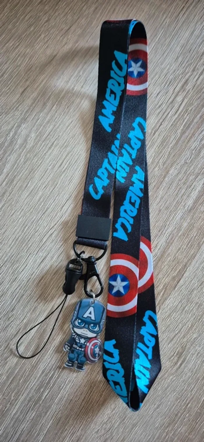 Porte carte d'identité Captain America/ Avengers avec lanière fantaisie. - photo numéro 3